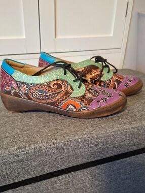 Women's Paisley Socofy Lace-Up Comfort Flats in Multicolor